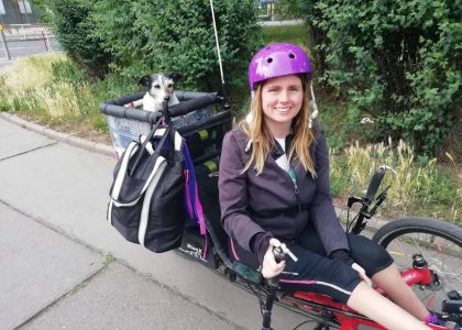 Cyklojízda je důležitá oslava bezpečné jízdy. Nebojuje proti autům, ale za prostor pro cyklisty, říká špuntařka Zuzka