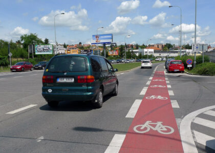Cyklopruhy na hlavních ulicích? Než budou kvalitní cyklostezky, potřebujeme je