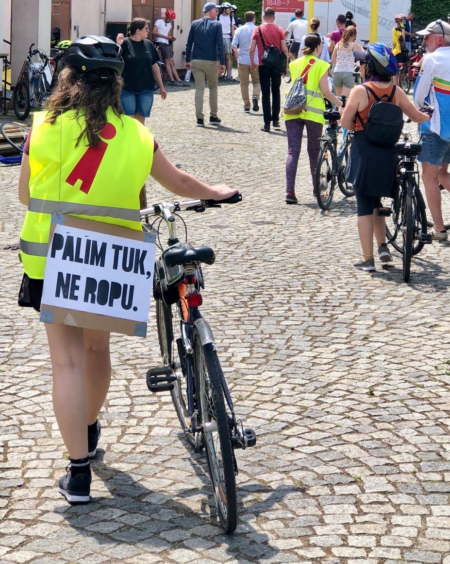 Cyklistka s kolem