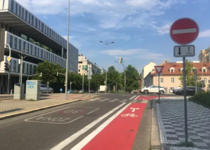 Cykloobousměrky v Karlíně jsou opět kompletní