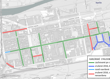 Úředníci nechtějí vrátit karlínské cykloobousměrky. Čelí tak další žalobě