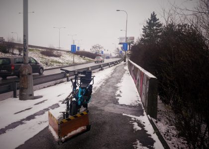 Děkujeme dárcům a dárkyním: Testování cyklopluhu na sněhu se vydařilo