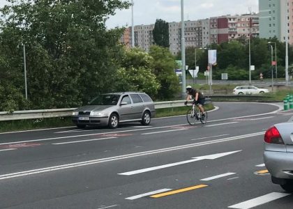 Cyklokomise řešila pruhy, doporučuje osvětu a chráněné trasy