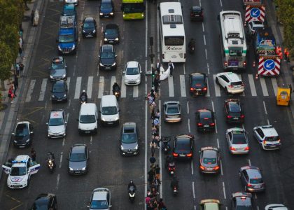 Čím a kam? Podívejte se, jak si stojí konvenční dopravní prostředky v produkci CO2