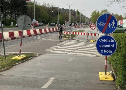 Zbytečné vedení kola na pražské cyklotrase A 2
