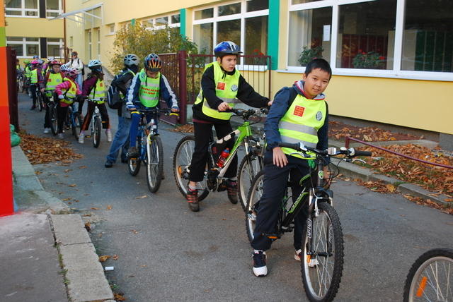 Díky školní cyklojízdě poznaly děti pražské ulice ze sedla kola