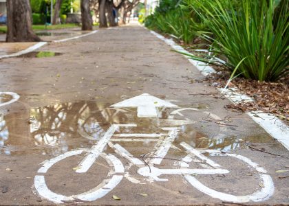 Cyklistická a chodecká infrastruktura v časech klimatické krize. Inspirace ze světa